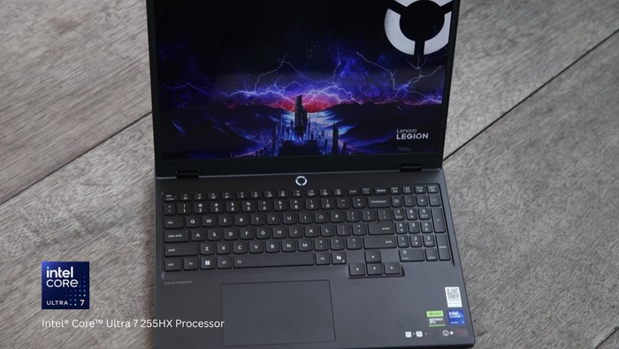 Lenovo Legion 5i 15IAX10 dengan Logo Intel