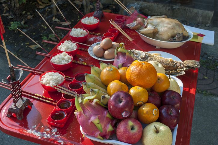 5 Persembahan Makanan pada Festival Hantu Ini Punya Makna Mendalam