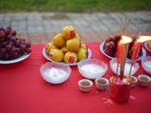 5 Persembahan Makanan pada Festival Hantu Ini Punya Makna Mendalam