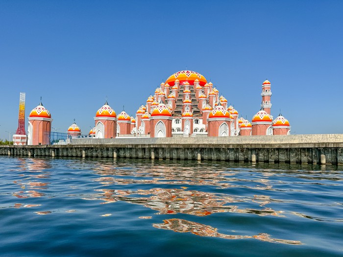 Mau Liburan Akhir Tahun? Ini 14 Wisata Religi di Indonesia yang Wajib Dikunjungi