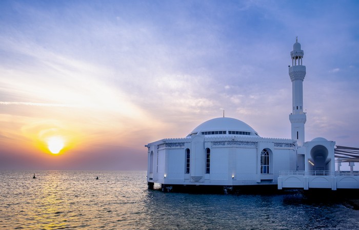 Masjid Ar-Rahmah Jeddah Masjid Ar-Rahmah Jeddah menjadi masjid terapung yang berlokasi di Tepian Laut Merah. Semula, masjid ini bernama Masjid Fatimah dan berubah pada 2010 menjadi Masjid Ar-Rahman.