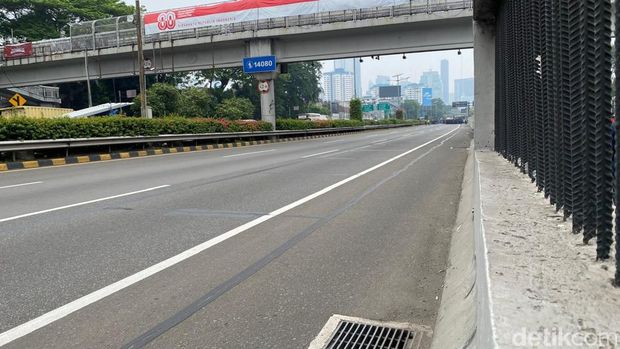 Massa demo 25 Agustus 2025 di depan DPR sempat masuk Tol Dalkot.