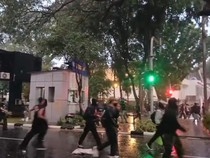 Video: Kondisi Pos Polisi di GBK Jadi Sasaran Amukan Demonstran