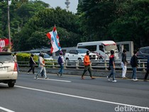 Terjebak Dikeramaian saat Berkendara, Ini Tips Agar Bisa Selamat