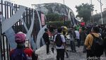 Massa Pelajar Coba Tembus DPR, Gerbang TVRI Ikut Jadi Sasaran