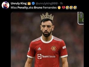 Meme Bola Penalti Bruno Fernandes Nyangsang ke Mana-mana