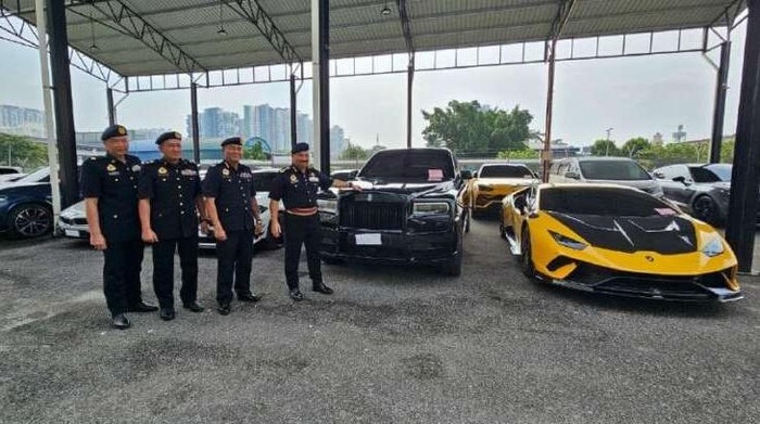 Mobil mewah nunggak pajak