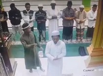 Jumali Ditikam Saat Pimpin Salat Subuh di Masjid, Pelaku Dimassa