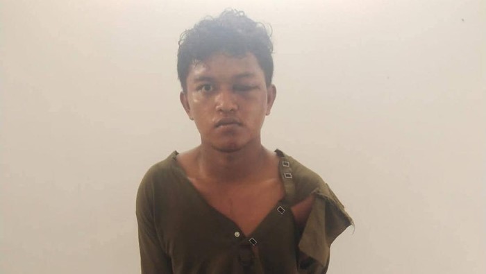Polisi menangkap pria berinisial AL (23) yang menikam guru mengaji bernama Muhammad Jumali (27) saat menjadi imam salat Subuh di Masjid Baiturrahman, Kabupaten Morowali Utara.
