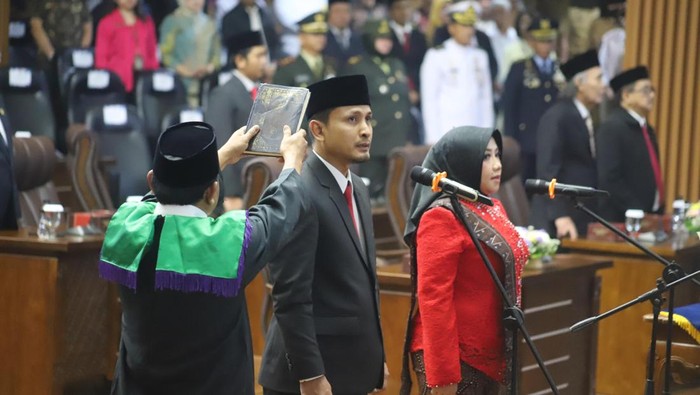 Nina Fitriana Sutadi dan Sendi Lukmanulhakim saat dilantik jadi anggota DPRD Kota Bandung..