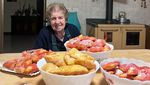 Gokil! Nenek 90 Tahun Jadi Food Vlogger Tertua yang Masih Aktif Masak