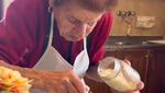 Gokil! Nenek 90 Tahun Jadi Food Vlogger Tertua yang Masih Aktif Masak