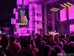 Mengabadikan Aksi JVKE dan Yung Kai di Lalala Fest Pakai Oppo Reno 14 Pro