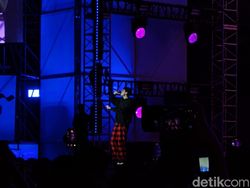 Mengabadikan Aksi JVKE dan Yung Kai di Lalala Fest Pakai Oppo Reno 14 Pro