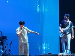 Mengabadikan Aksi JVKE dan Yung Kai di Lalala Fest Pakai Oppo Reno 14 Pro