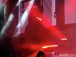 Mengabadikan Aksi JVKE dan Yung Kai di Lalala Fest Pakai Oppo Reno 14 Pro