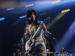 Mengabadikan Aksi JVKE dan Yung Kai di Lalala Fest Pakai Oppo Reno 14 Pro