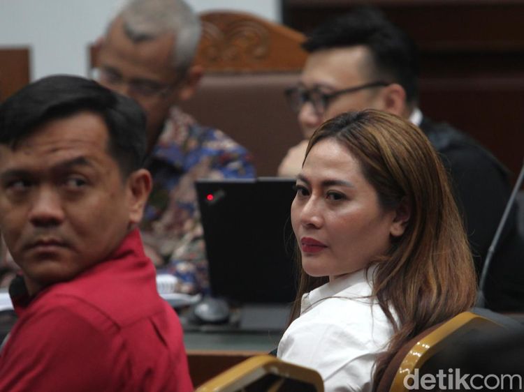 Pacar-Mantan Istri Bersaksi di Sidang Investasi Fiktif Eks Dirut Taspen Kosasih