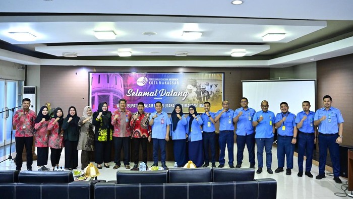 Rombongan PPU yang dipimpin Wakil Bupati PPU Abdul Waris Muin dan Direktur Perumda Air Minum Danum Taka (AMDT) Abdul Rasyid mendatangi kantor PDAM Makassar di Makassar, Senin (25/8/2025).