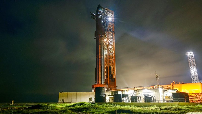 Peluncuran roket raksasa Starship SpaceX ditunda usai kendala teknis di fasilitas Starbase, Texas. Booster Super Heavy hanya sempat melakukan venting sebelum dihentikan.