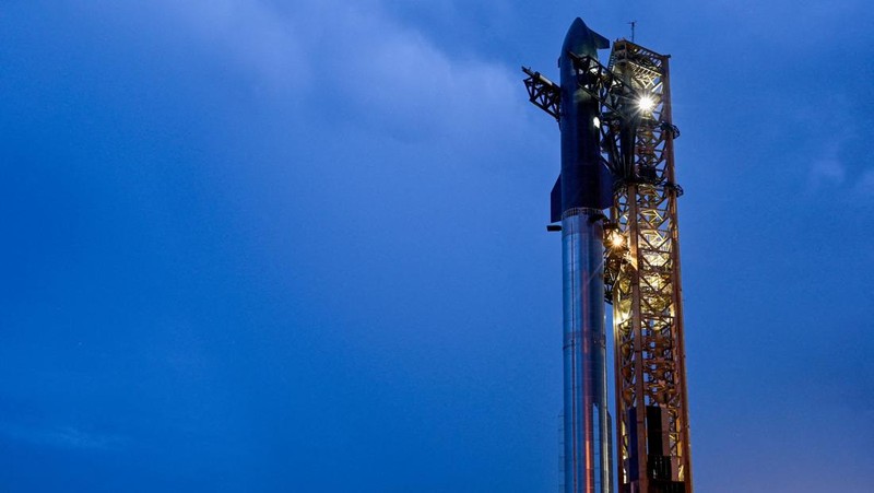 Peluncuran roket raksasa Starship SpaceX ditunda usai kendala teknis di fasilitas Starbase, Texas. Booster Super Heavy hanya sempat melakukan venting sebelum dihentikan.