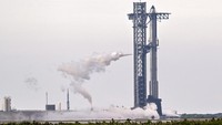 Peluncuran roket raksasa Starship SpaceX ditunda usai kendala teknis di fasilitas Starbase, Texas. Booster Super Heavy hanya sempat melakukan venting sebelum dihentikan.