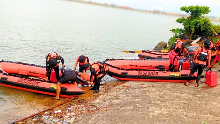 Seorang nelayan bernama Muhammad Basri (33) dilaporkan hilang setelah kecelakaan kapal di Perairan Pelabuhan Malundung, Kecamatan Tarakan Timur, Kota Tarakan, Kalimantan Utara pada Minggu (24/8/2025) pukul 17.30 Wita.