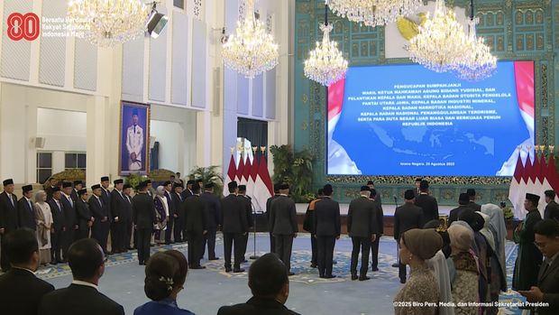 Pengucapan Sumpah/Janji dan Pelantikan Pejabat Negara, serta Upacara Penganugerahan TKRI. (Tangkapan Layar Youtube)