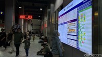 Hingga pukul 18.45 WIB, keadaan masih belum normal. 