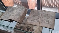 Naskah-naskah tersebut juga ditulis berabad-abad lalu. Alhasil, perpustakaan ini seperti museum sendiri bagi mahasiswa UI. Foto: Cicin Yulianti/detikcom