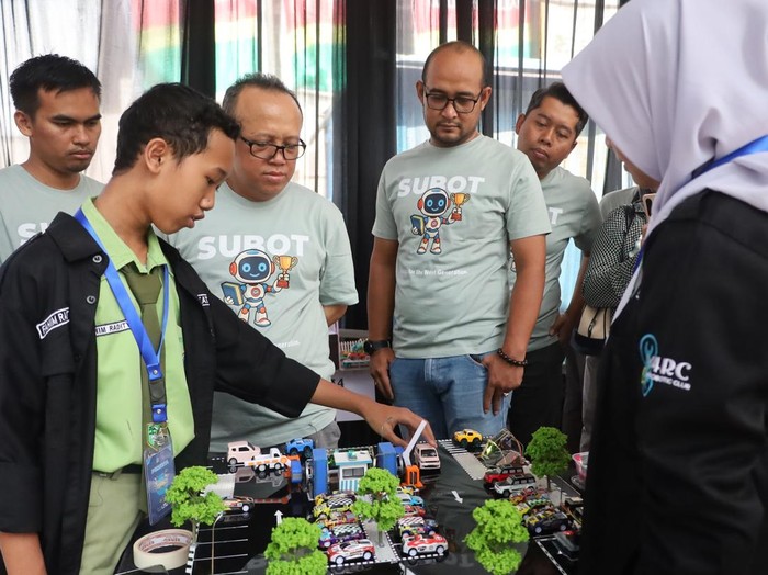 Peserta perlombaan robotika tingkat nasional di Sukabumi