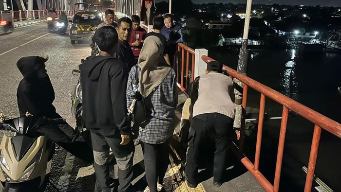 Petugas mendatangi IRT yang sedang hamil 5 bulan hendak lompat ke Sungai Musi