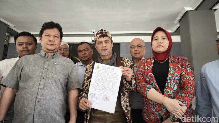 Pihak sekolah swasta menunjukkan dokumen kesepakatan dengan Pemprov Jabar dan bakal mencabut gugatan di PTUN