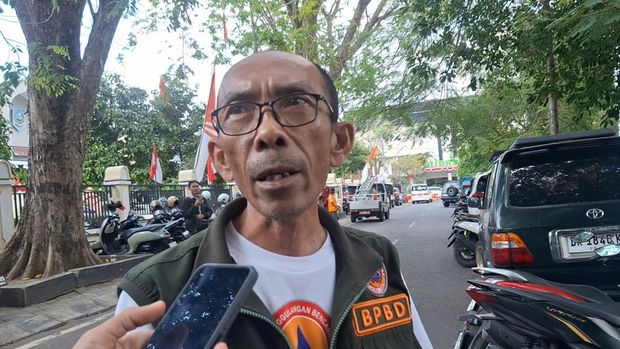 Plt Kalaksa BPBD Mataram, Muzaki saat diwawancarai di Taman Sangkareang, Senin (25/8/2025). (Nathea Citra/detikBali)