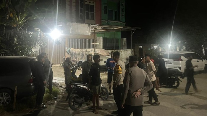 Sekelompok pemuda mengendarai motor menyerang warga menggunakan busur panah di Kabupaten Polewali Mandar (Polman), Sulawesi Barat (Sulbar).