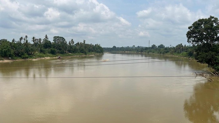 Polisi melakukan patroli PETI di Sungai Indragiri, Inhu.