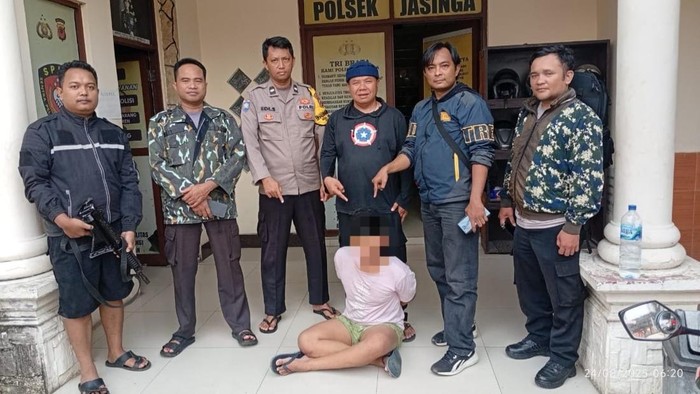 Polisi menangkap pria bernama Rembi, pelaku pencurian kendaraan bermotor (curanmor) di Desa Kalong Sawah, Jasinga, Bogor, Jawa Barat. (Dok polisi).