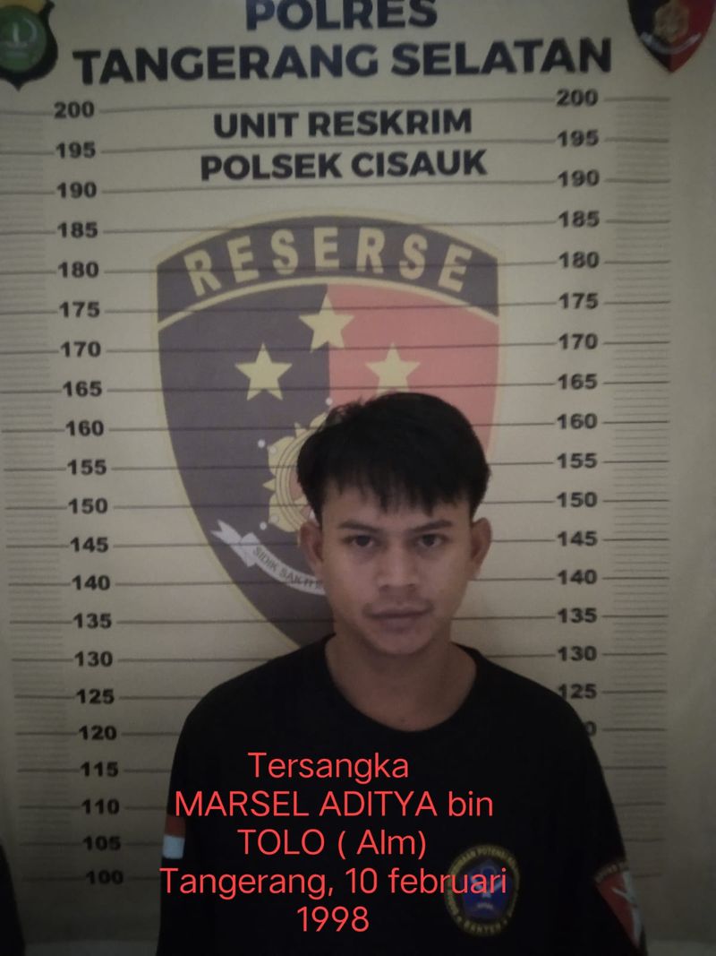 Polisi menangkap seorang pria yang mengamuk meminta kulit ayam goreng di sebuah restoran cepat saji di Tangsel, Banten. (dok Ist)