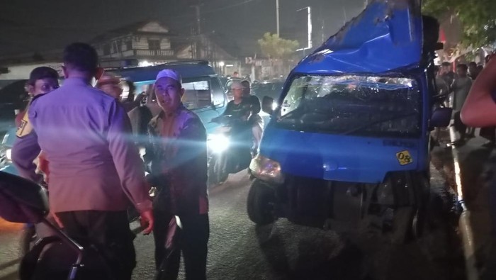 Polisi menjelaskan kronologi kecelakaan truk tangki air dengan angkot hingga terjadi aksi kejar-kejaran di Jalan Mayor Oking, Citeureup, Bogor, Jawa Barat. (Dok istimewa).