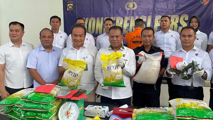Polisi tangkap pemilik RPK Bulog di Jambi usai menjual beras SPHP ditukar jadi beras kemasan polos
