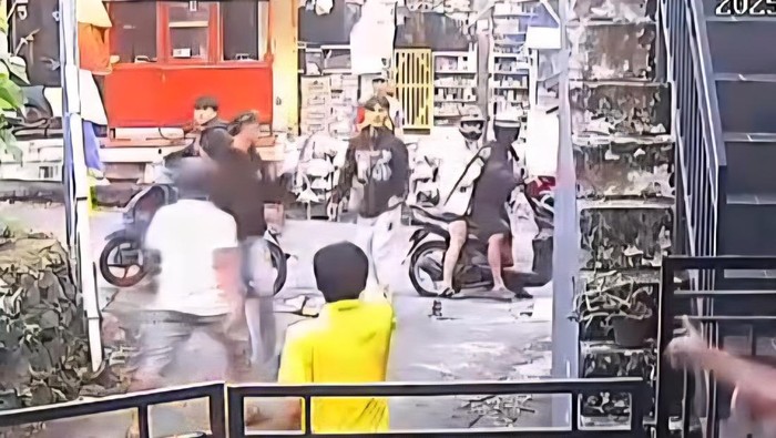 Polresta Bogor Kota menangkap tiga pria yang menyerang warga menggunakan senjata tajam di Kota Bogor, Jawa Barat. Tidak ada korban akibat penyerangan tersebut. (dok Istimewa)