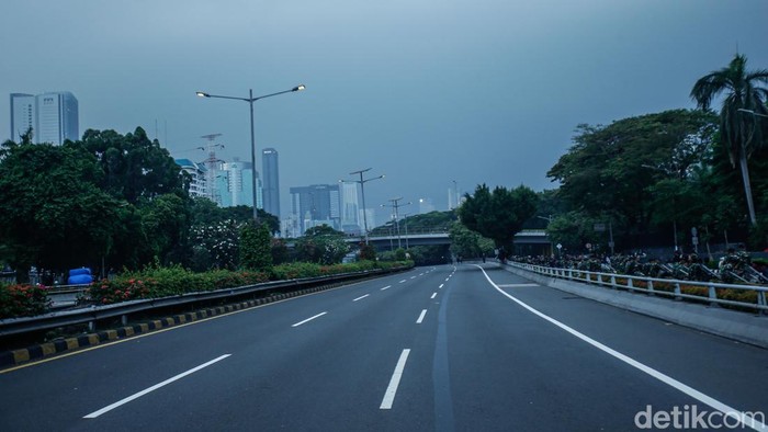 Begini kondisi di Tol Dalam Kota depan Gedung DPR/MPR RI, Jakarta, Senin (25/8/2025).
