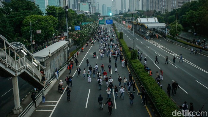 Begini kondisi di Tol Dalam Kota depan Gedung DPR/MPR RI, Jakarta, Senin (25/8/2025).