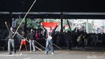 Potret Water Canon dan Gas Air Mata Pukul Mundur Massa Demo DPR