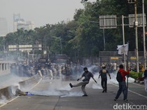 Pertolongan Pertama yang Bisa Dilakukan saat Terkena Gas Air Mata