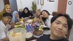 Momen Pratama Arhan dan Azizah Salsha Kulineran di Jepang dan Korea