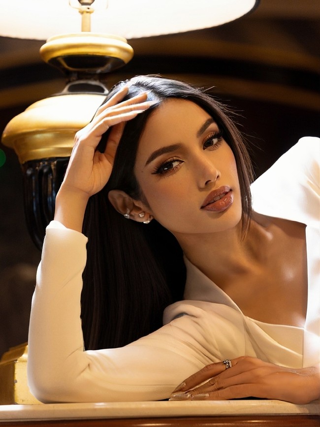 Akhirnya pada di 2025, Veena yang sudah empat kali mencoba resmi mewakili Thailand. Foto: Instagram @veenapraveenar