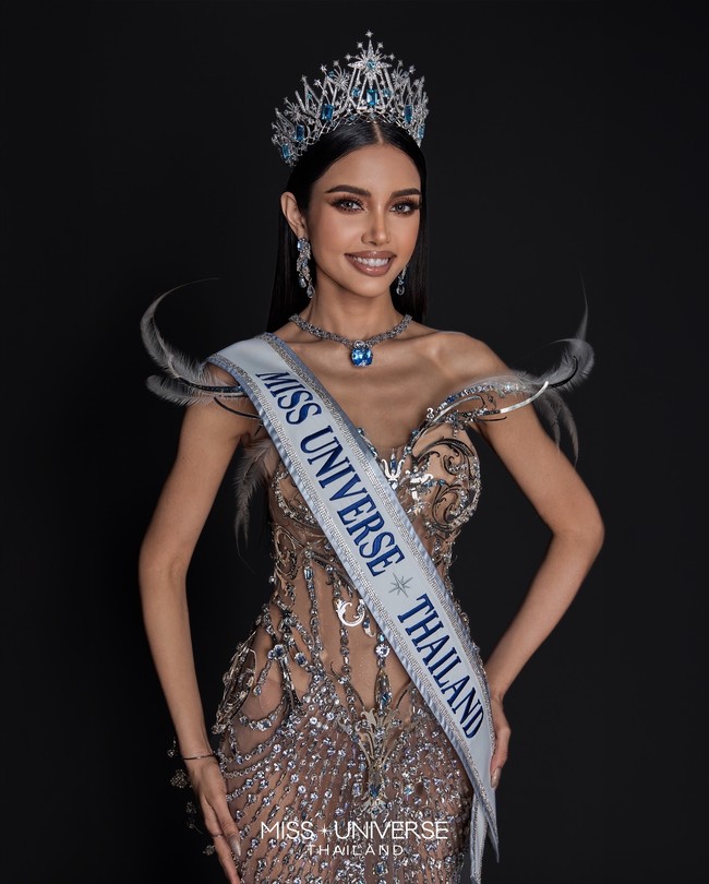 Praveenar Singh atau Veena jadi juara Miss Universe Thailand minggu lalu. Terpilihnya Veena jadi perbincangan bahkan sebagai era baru dunia pageant di Thailand. Foto: Instagram @veenapraveenar