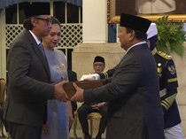 Video: Prabowo Anugerahi Tanda Jasa dan Kehormatan ke Jenderal Hoegeng