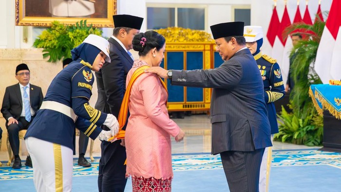 Puan Maharani terima tanda kehormatan dari Prabowo di Istana (dok.istimewa)